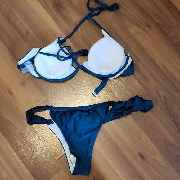 Bikini Set - Picture 2 of 2